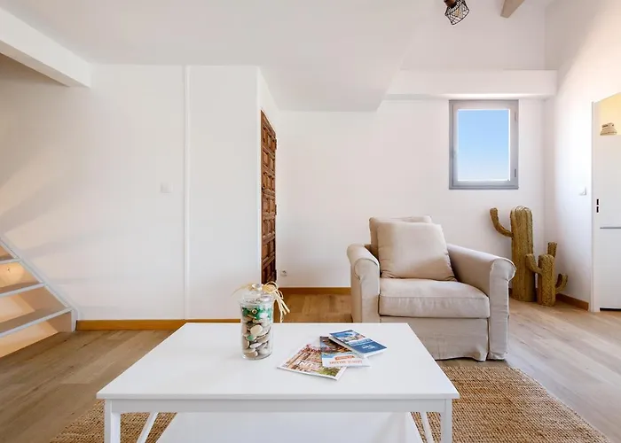 Le Maxi Moi Yourhosthelper