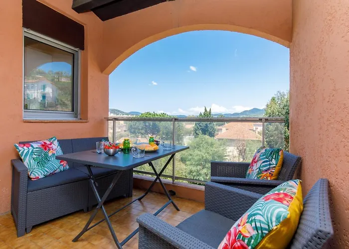 Le Maxi Moi Yourhosthelper *